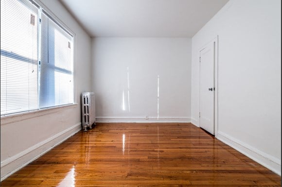 South Shore apartments for rent in Chicago | 1748 E 71st Pl Bedroom